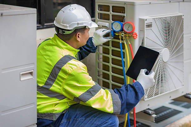Professional Hvac technician working in Elverson, PA